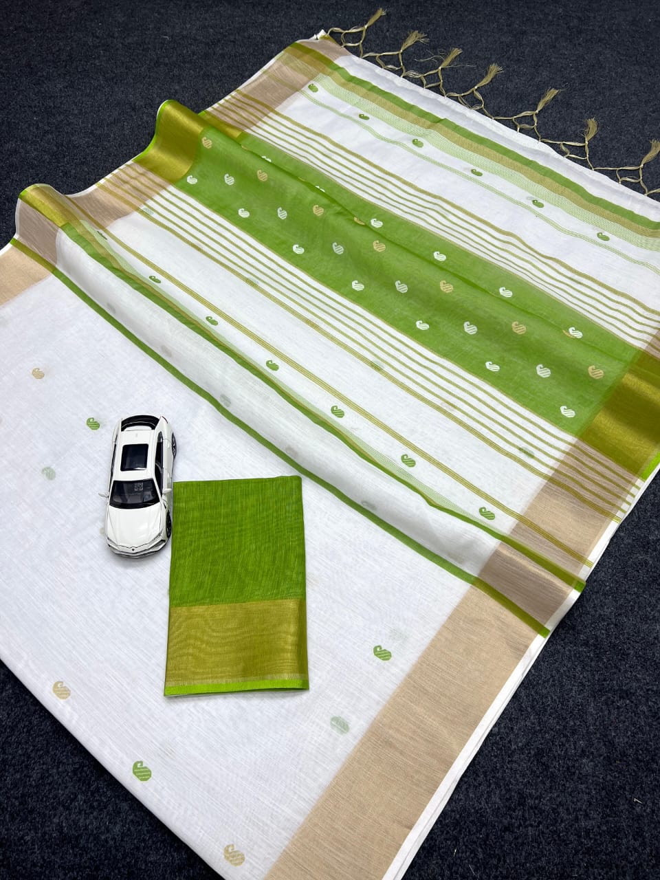 Saurika Linen Saree for Women – Traditional White & Red Tant Saree with Blouse Piece | Soft Handloom for Onam, Durga pooja, OFFICEWEAR & Weddings